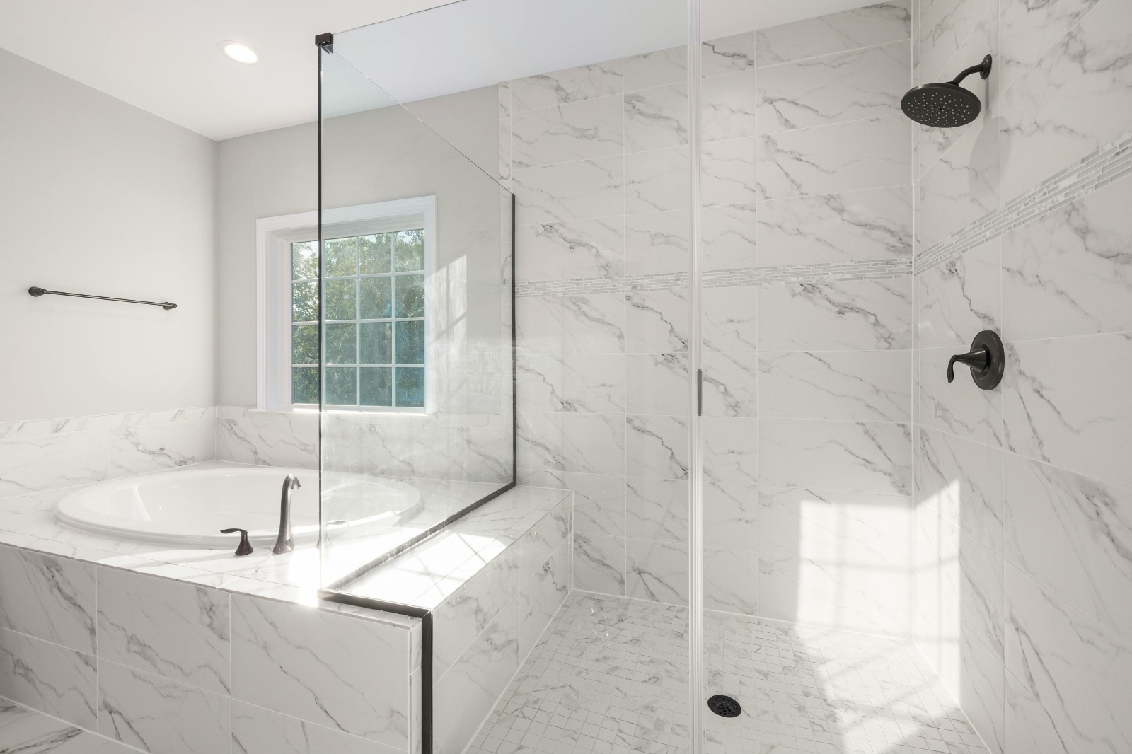 Elegant Showers: Bathroom Cabinet with Mirror and Light with LED Illumination