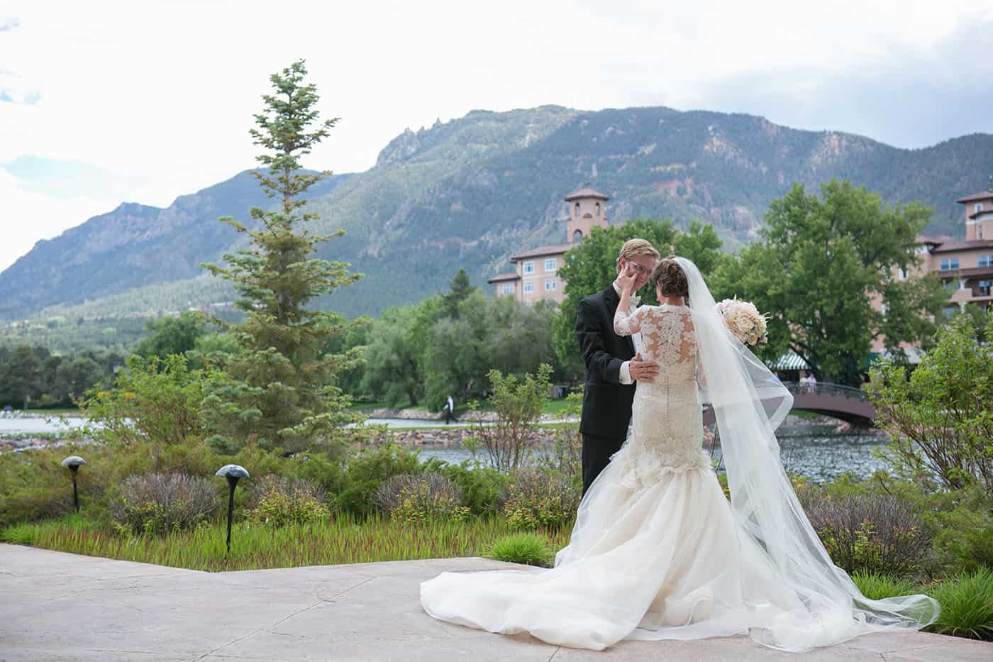 Rizing Falcon Photography: Destination Photographer for Intimate Elopements and Adventures